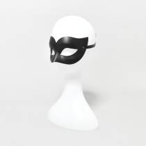 Schwarze Ledermaske Kurven
