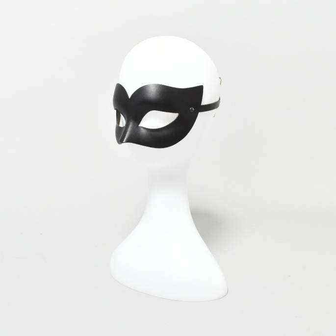 Schwarze Ledermaske Kurven
