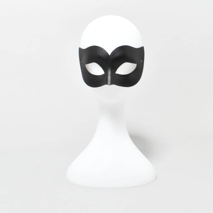 Schwarze Ledermaske Kurven