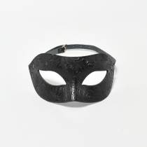 Maske aus schwarzem Leder Arabesken