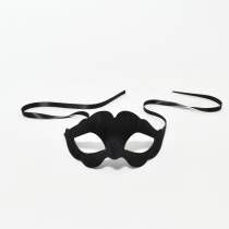 Schwarze gewellte Samtmaske