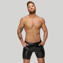 HALBLANGE SHORTS + TASCHEN