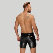 HALBLANGE SHORTS + TASCHEN