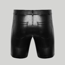 HALBLANGE SHORTS + TASCHEN