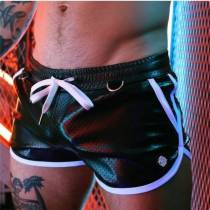 PERFORIERTE WETLOOK-SHORTS