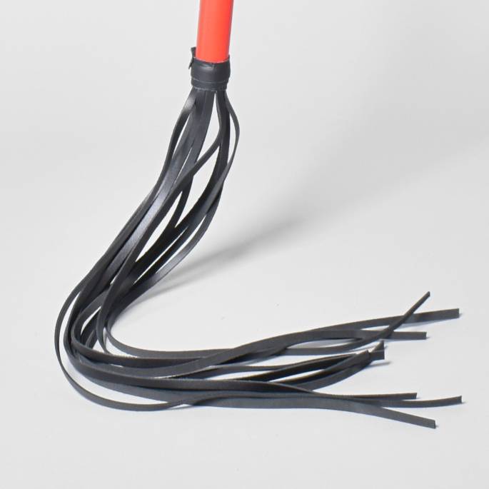 SWIFT WITH RED WOODEN HANDLE