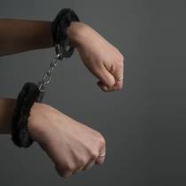 POLSINI DI PIACERE IN PELLICCIA NERA