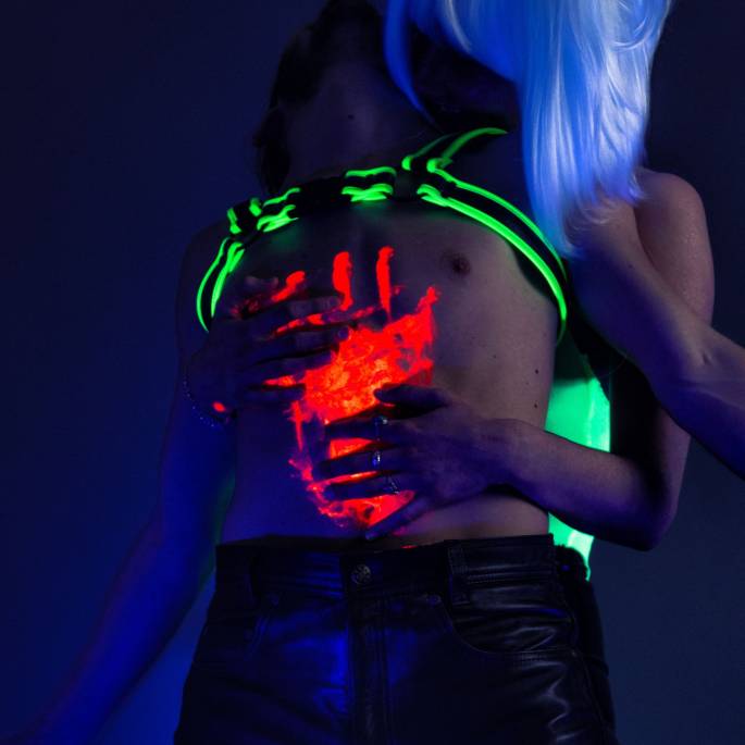 GLOW IN THE DARK-SCHNALLENGESCHIRR