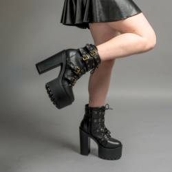 Zapatos D&egrave;monia