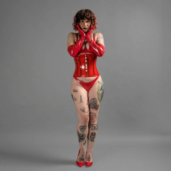 SERRE-TAILLE VINYLE ROUGE TRANSP