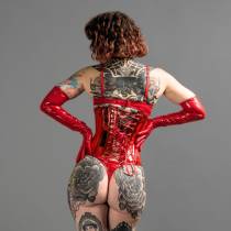 SERRE-TAILLE VINYLE ROUGE TRANSP