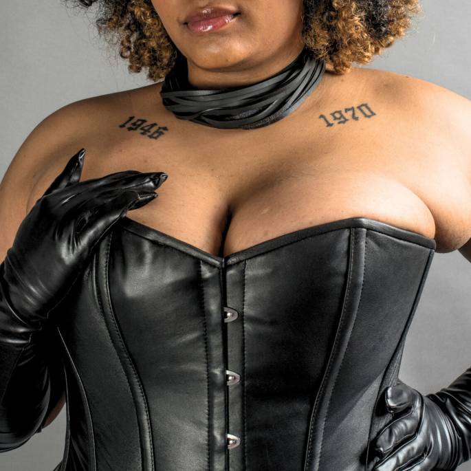 HANDGEFERTIGTE SPANKING-FRANSENKETTE