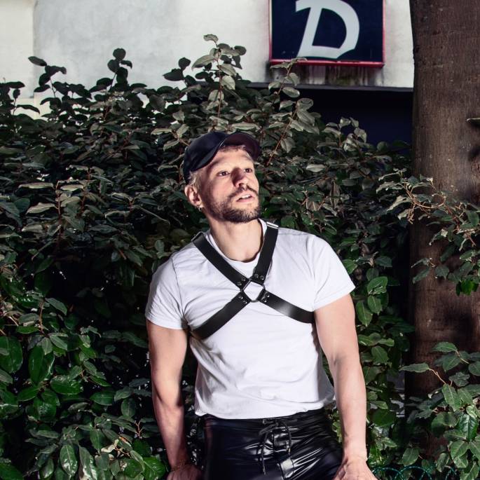 HARNAIS EN CROIX CUIR NOIR