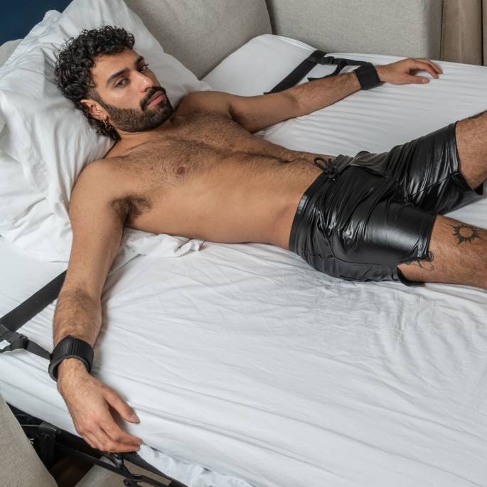 ZWANG BETT ARME + BEINE