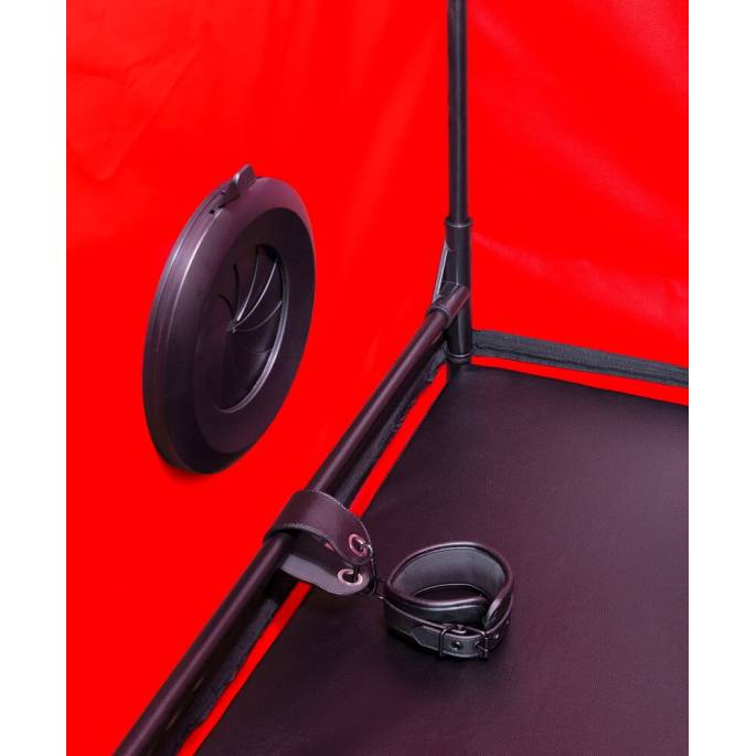 GLORY HOLE BDSM CABINE