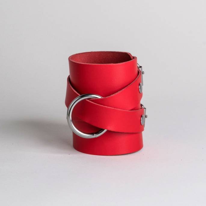MENOTTES LANIÈRES CUIR ROUGE+ANNEAU