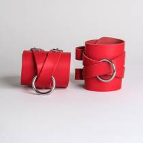Menottes lanières cuir rouge & anneau