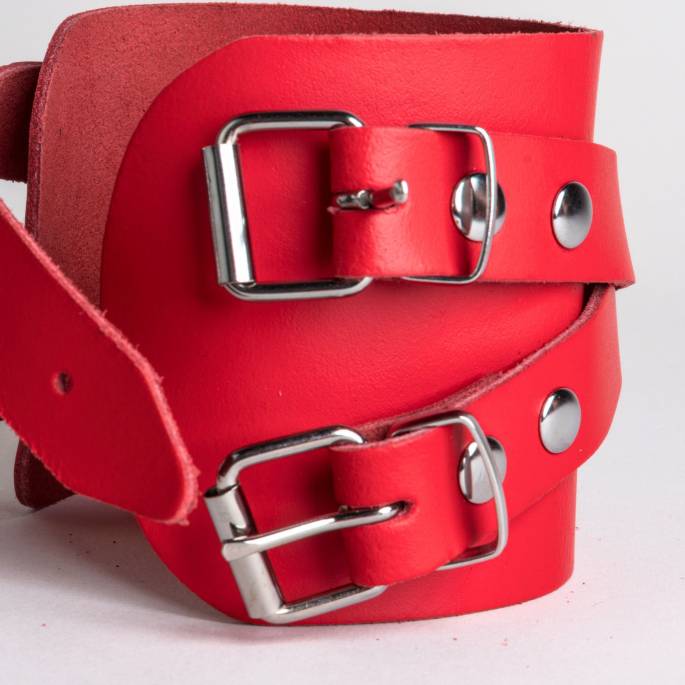 Menottes lanières cuir rouge & anneau