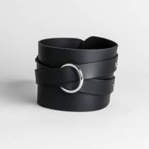 Collier lanières cuir noir & anneau