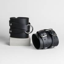 MENOTTES LANIÈRES CUIR NOIR+ANNEAU