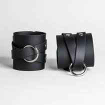 MENOTTES LANIÈRES CUIR NOIR+ANNEAU