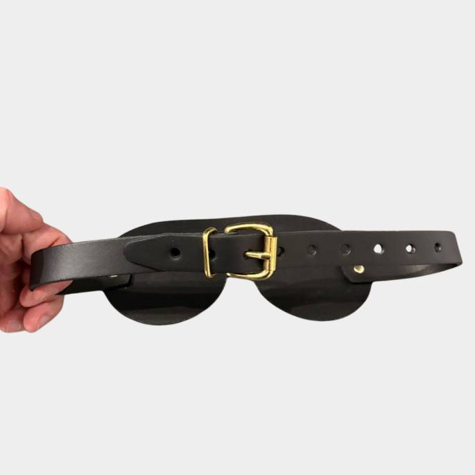 Masque BDSM cuir noir boucle dorée