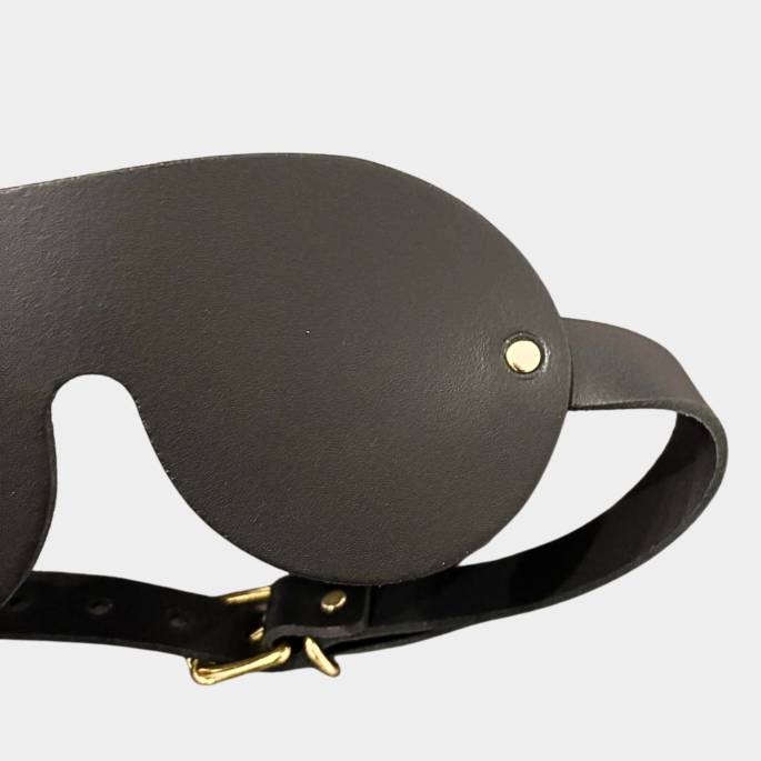 Masque BDSM cuir noir boucle dorée