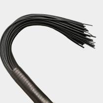 Martinet 48 lanières cuir dures 51 cm Gold