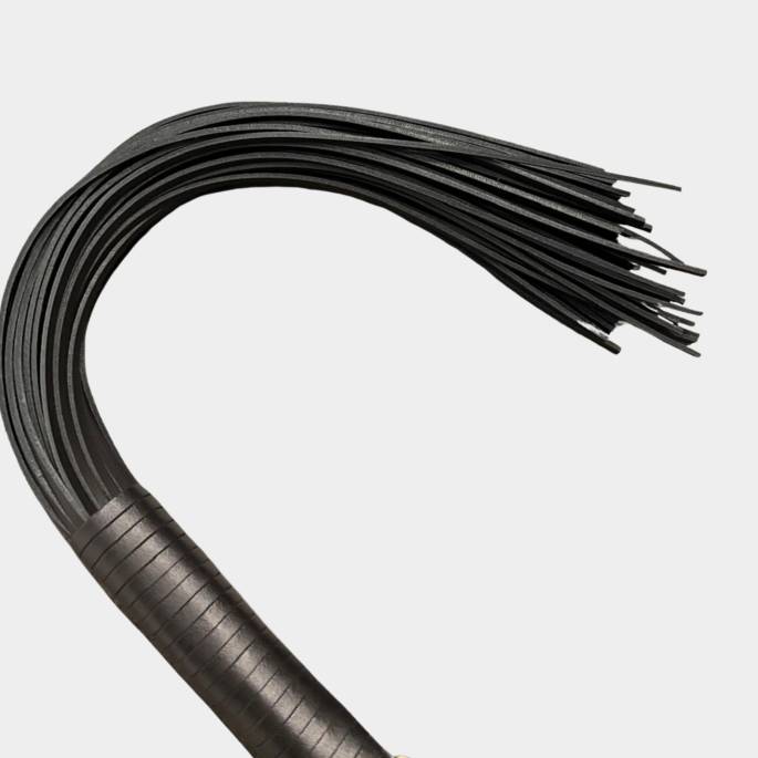 Martinet 48 lanières cuir dures 51 cm Gold