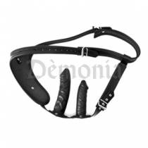 STRING AUS SCHWARZEM LEDER