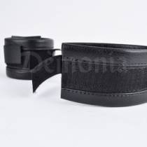IMITATION LEATHER SCRATCH HANDCUFFS + CHAIN